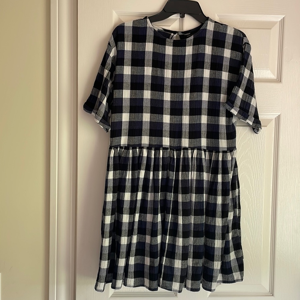 Urban Outfitters plaid, short sleeved dress. Good condition. Size M.